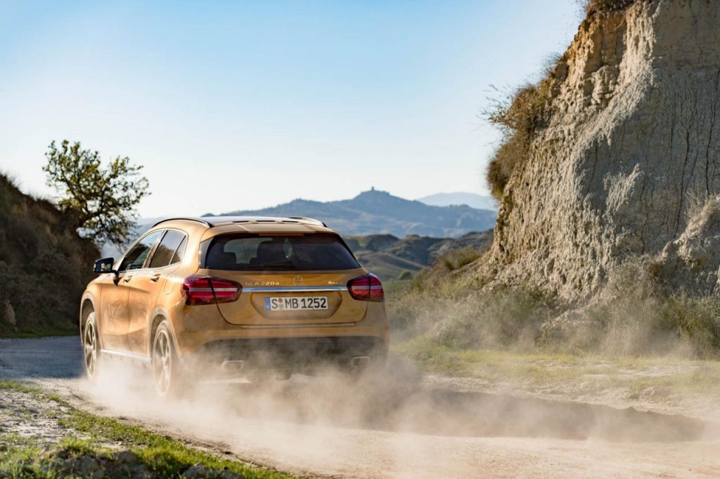 hd-detroit_2017_mercedes_gla_restyl_1-18