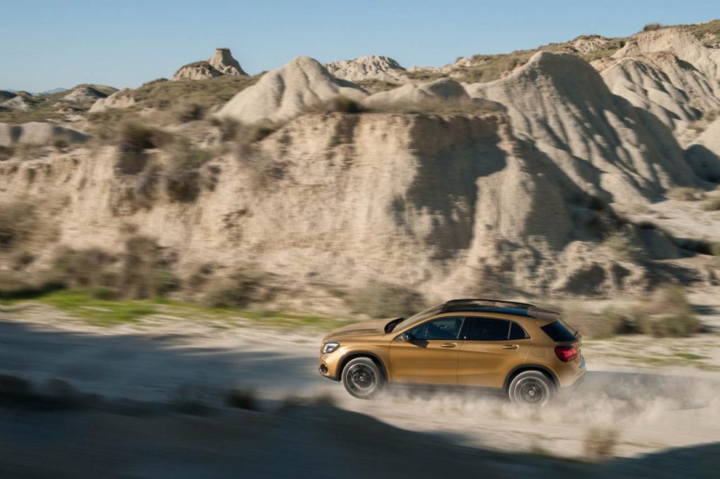 hd-detroit_2017_mercedes_gla_restyl_1-21