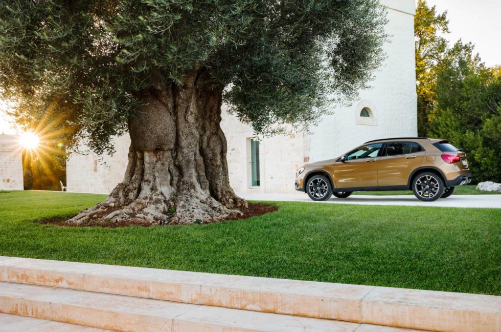 hd-detroit_2017_mercedes_gla_restyl_1-26