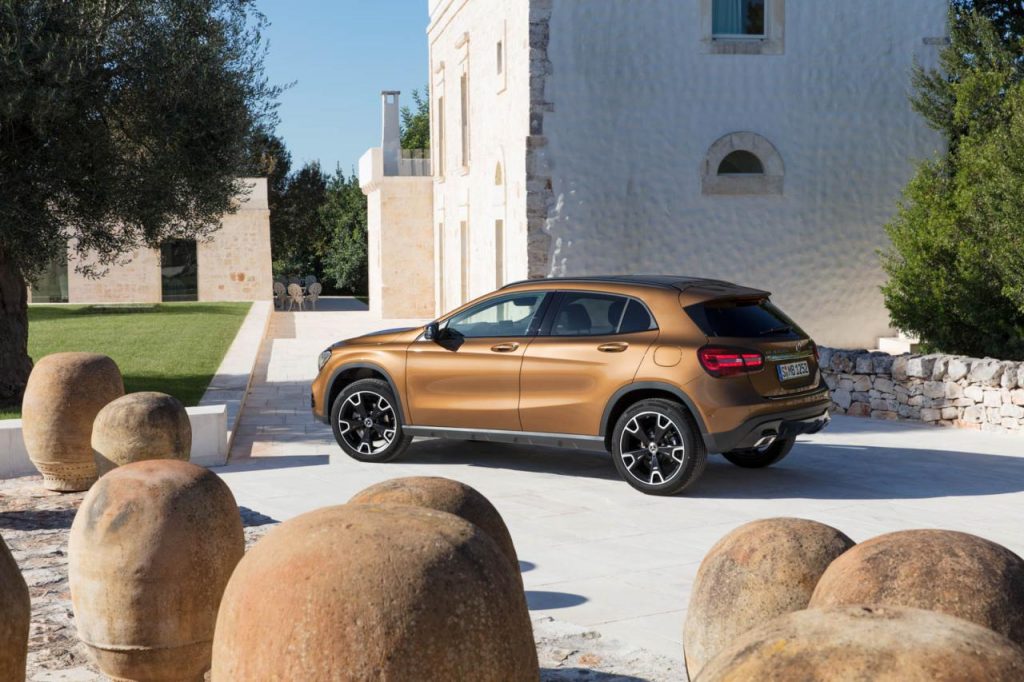 hd-detroit_2017_mercedes_gla_restyl_1-28