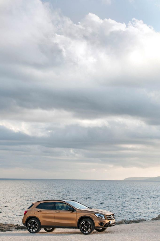 hd-detroit_2017_mercedes_gla_restyl_1-7