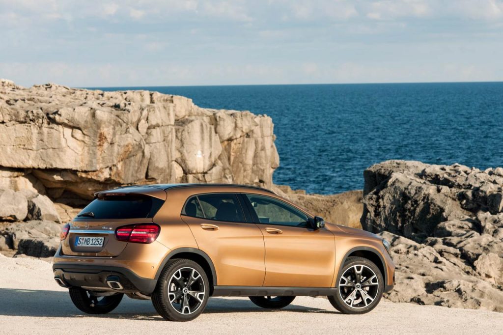 hd-detroit_2017_mercedes_gla_restyl_1-8