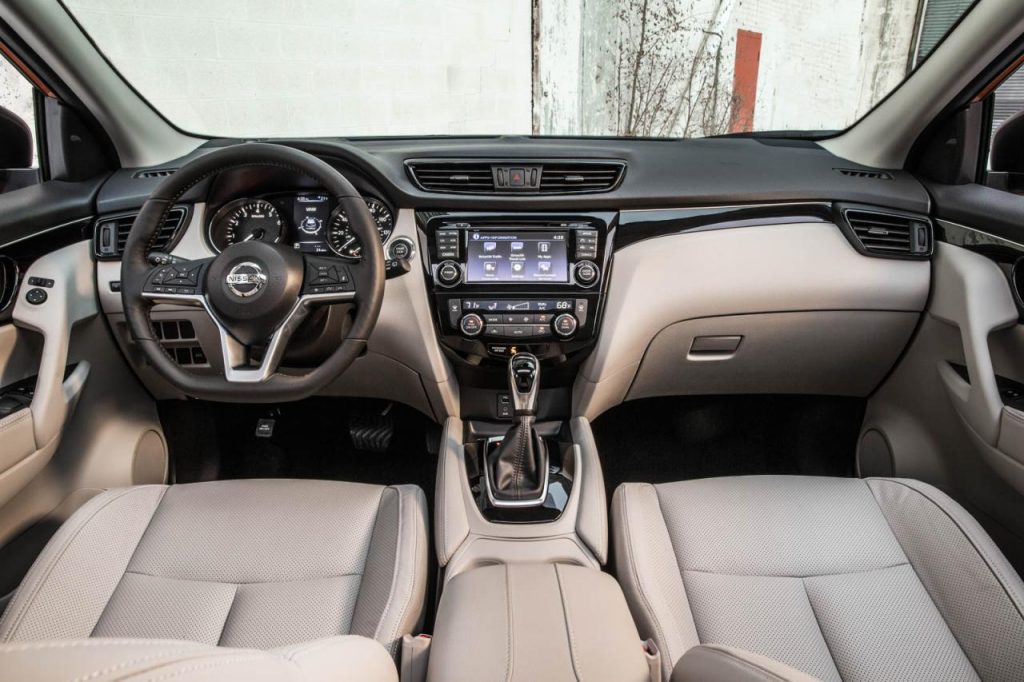 hd-detroit_2017_nissan_rogue_sport_1-2