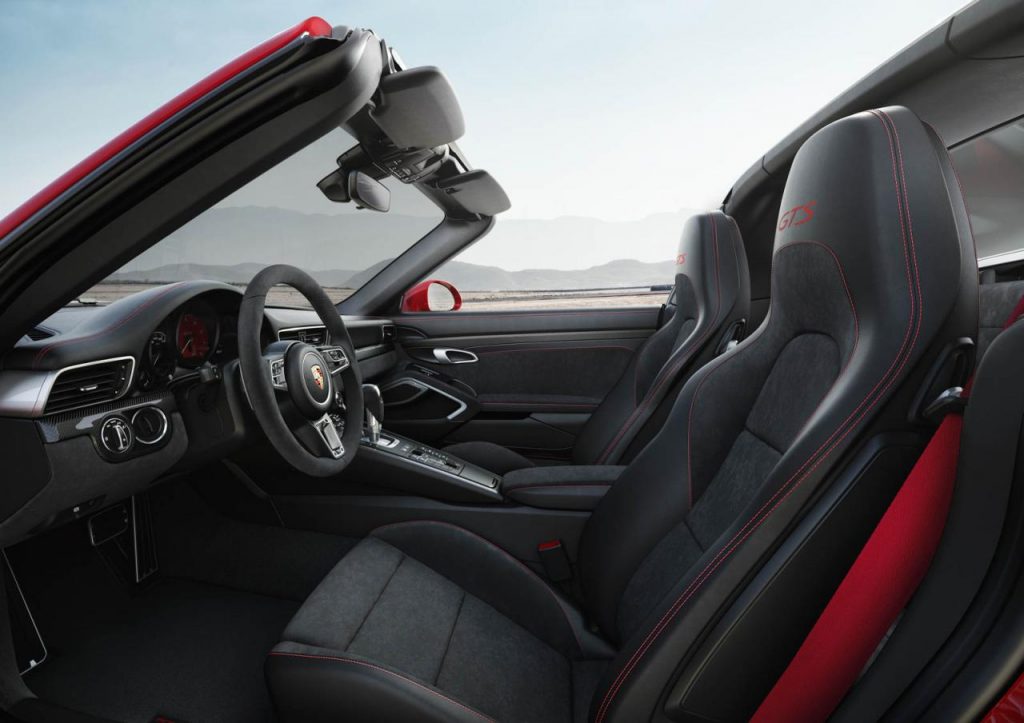 hd-detroit_2017_porsche_911_gts_1-2