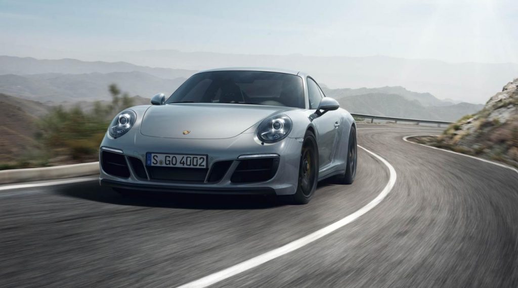 hd-detroit_2017_porsche_911_gts_1-3