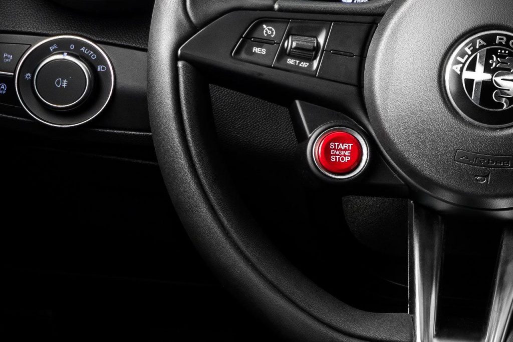 hd-deux_alfa_romeo_giulia_quadrifoglio_pour_la_gendarmerie_italienne_1-14