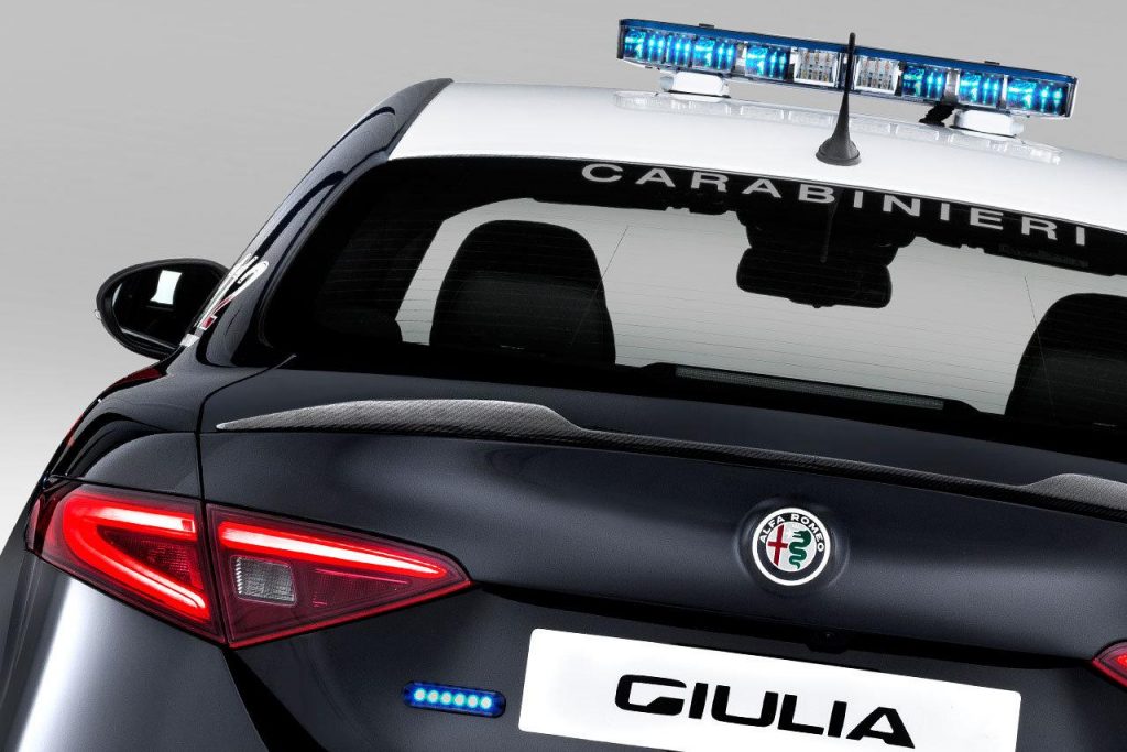 hd-deux_alfa_romeo_giulia_quadrifoglio_pour_la_gendarmerie_italienne_1-19