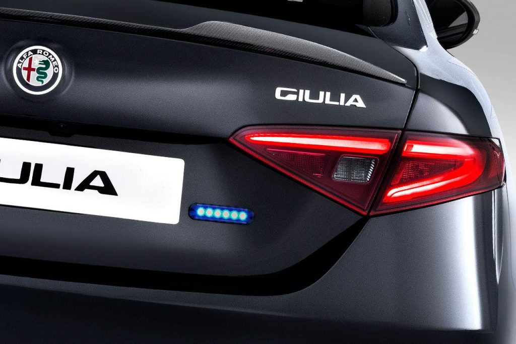 hd-deux_alfa_romeo_giulia_quadrifoglio_pour_la_gendarmerie_italienne_1-22