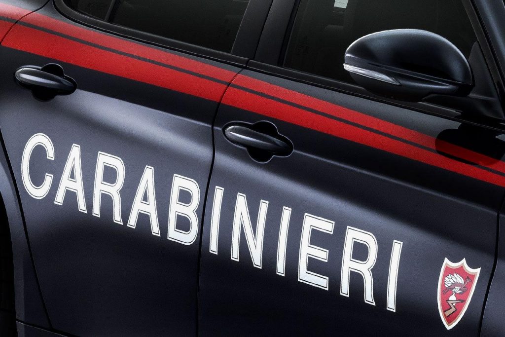 hd-deux_alfa_romeo_giulia_quadrifoglio_pour_la_gendarmerie_italienne_1-26