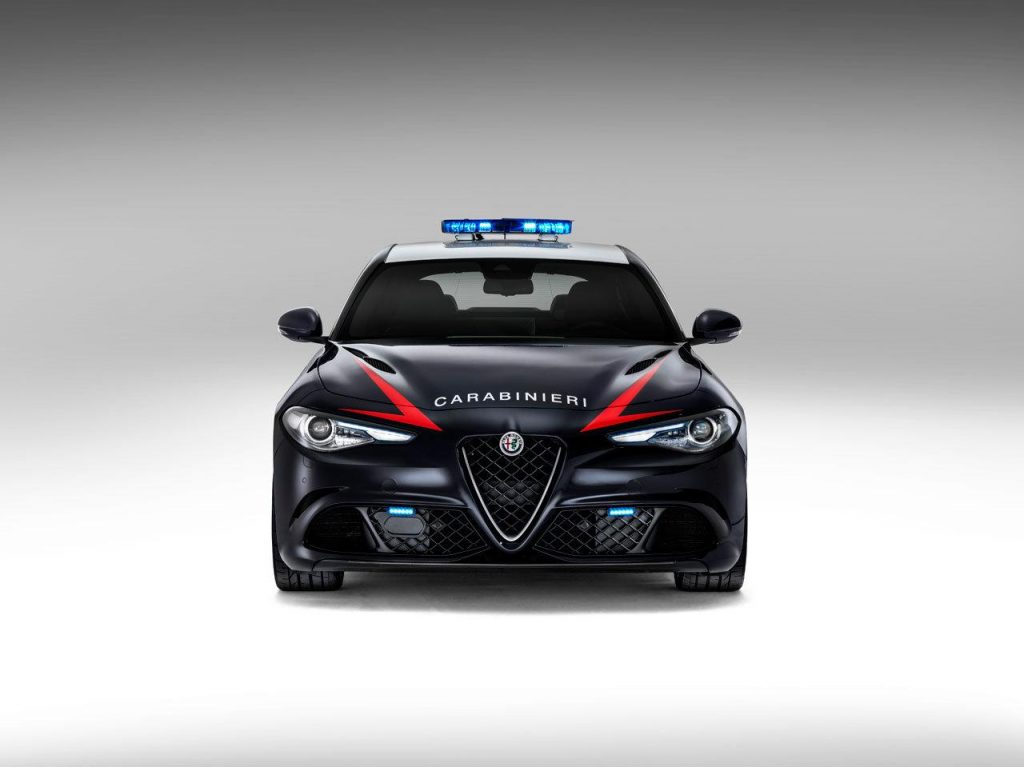 hd-deux_alfa_romeo_giulia_quadrifoglio_pour_la_gendarmerie_italienne_1-29