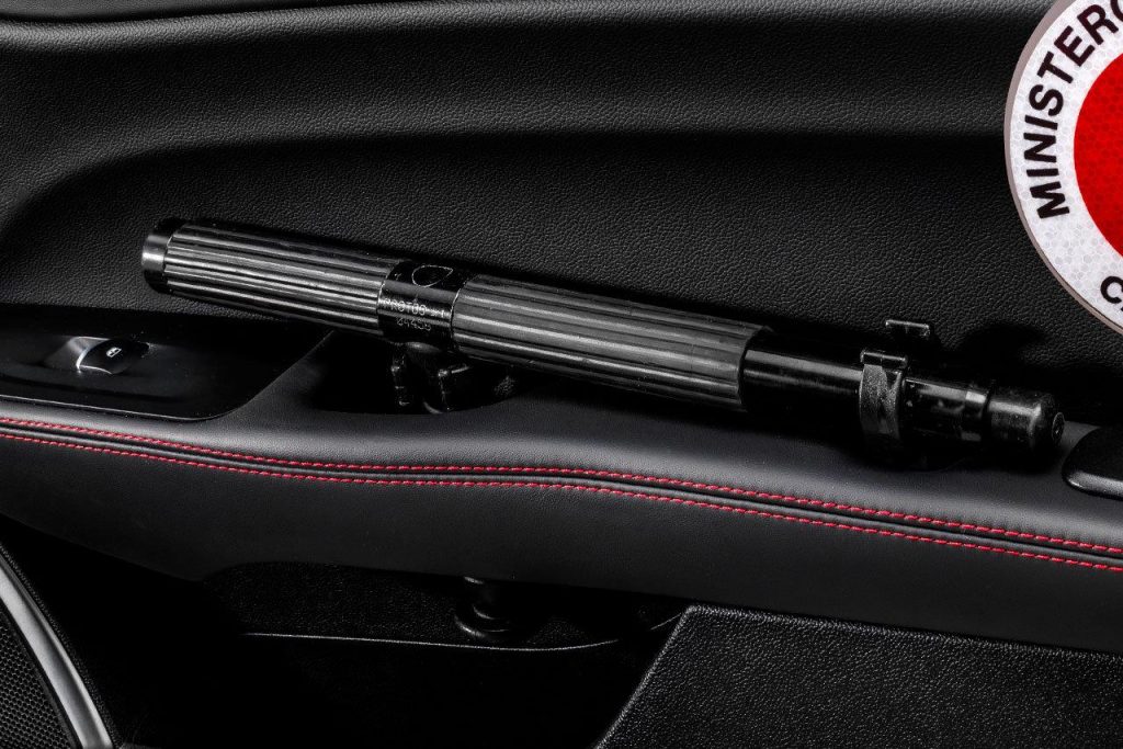 hd-deux_alfa_romeo_giulia_quadrifoglio_pour_la_gendarmerie_italienne_1-3