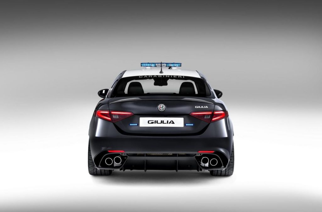 hd-deux_alfa_romeo_giulia_quadrifoglio_pour_la_gendarmerie_italienne_1-30