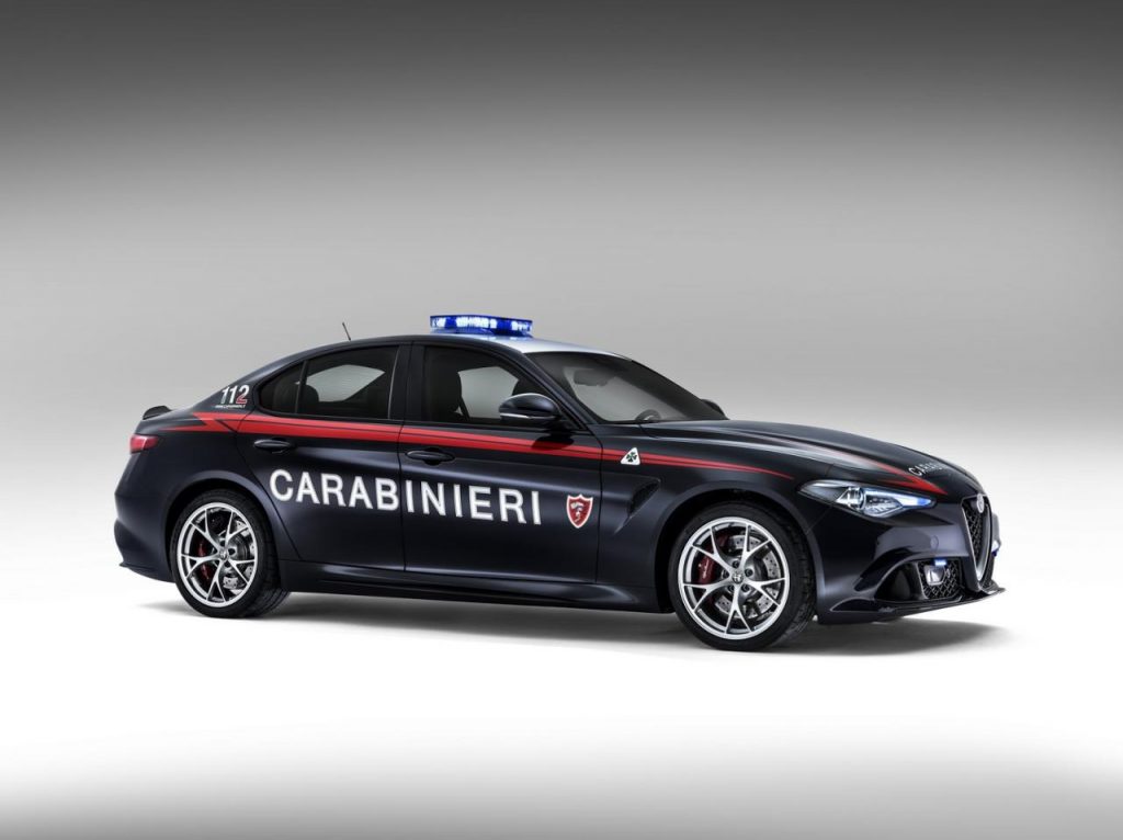 hd-deux_alfa_romeo_giulia_quadrifoglio_pour_la_gendarmerie_italienne_1-31