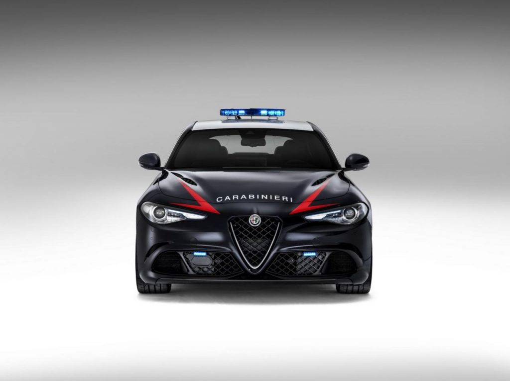 hd-deux_alfa_romeo_giulia_quadrifoglio_pour_la_gendarmerie_italienne_1-33