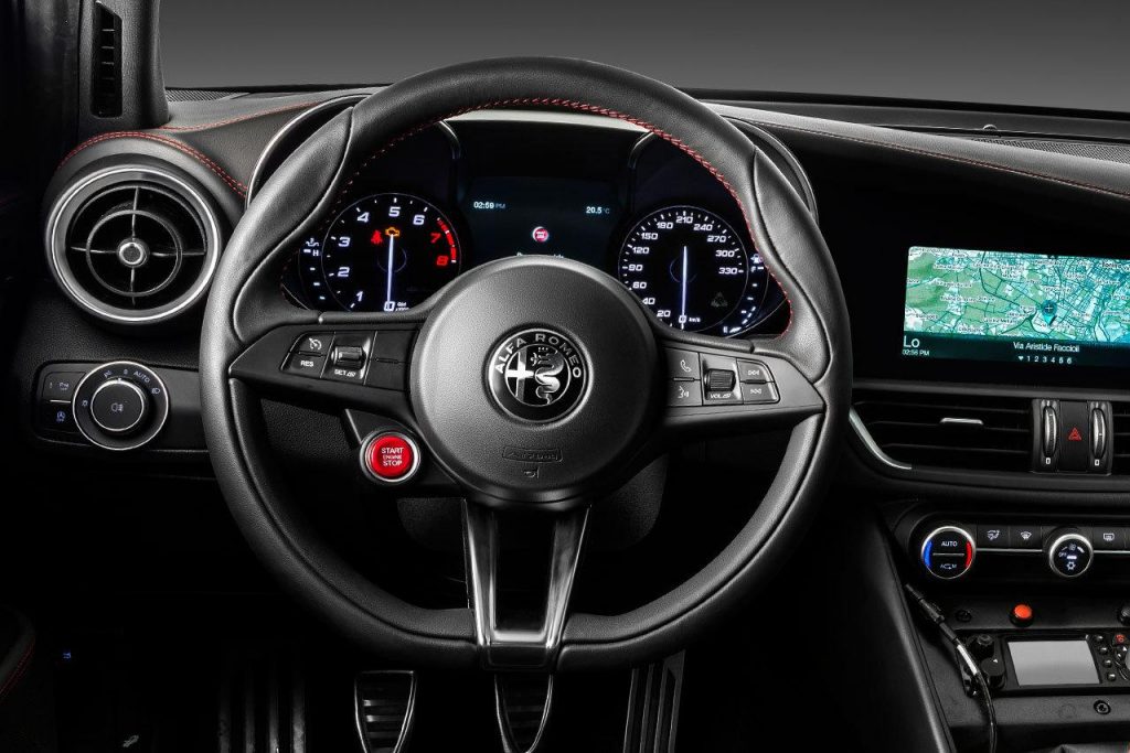 hd-deux_alfa_romeo_giulia_quadrifoglio_pour_la_gendarmerie_italienne_1-8