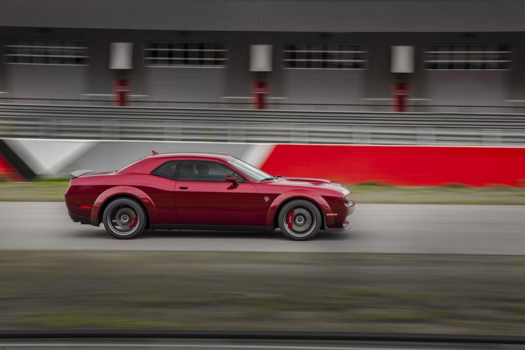 hd-dodge_challenger_hellcat_widebody_une_touche_de_demon_1-4