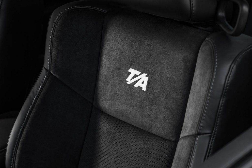 hd-dodge_charger_t_a_et_charger_daytona_versions_2017_1-6