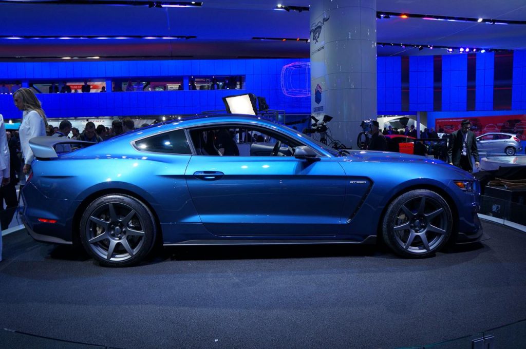 hd-dtroit_2015_live_ford_shelby_gt350r_mustang_1-10