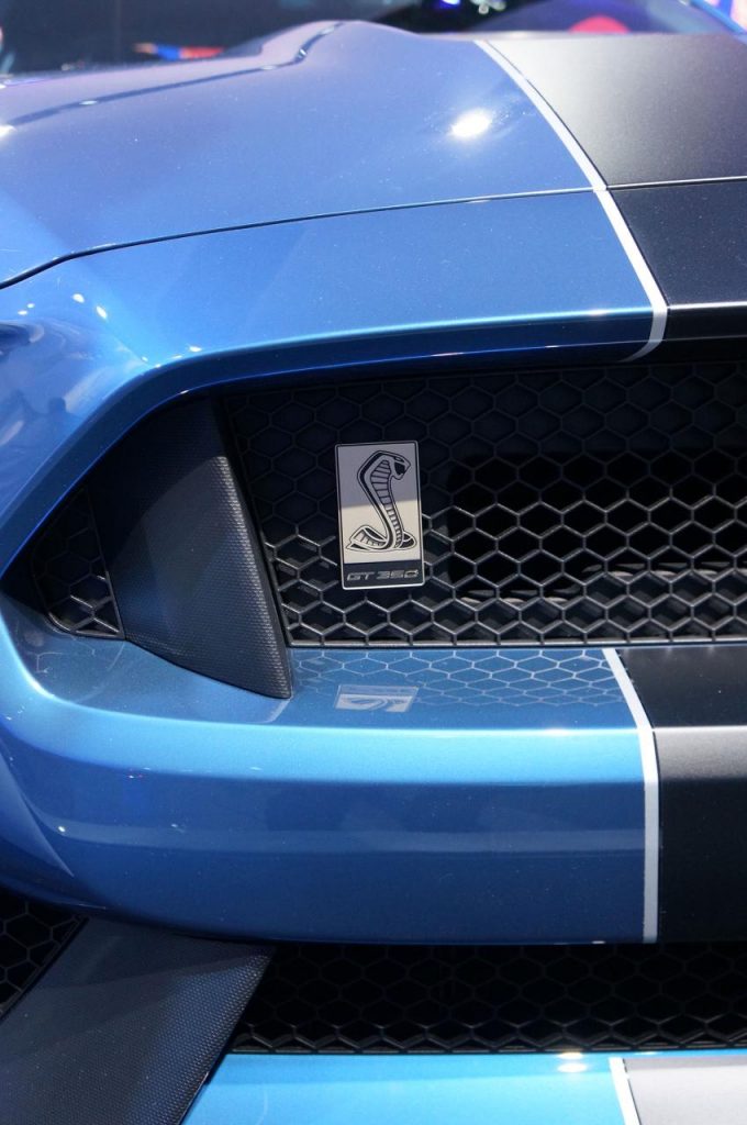 hd-dtroit_2015_live_ford_shelby_gt350r_mustang_1-2