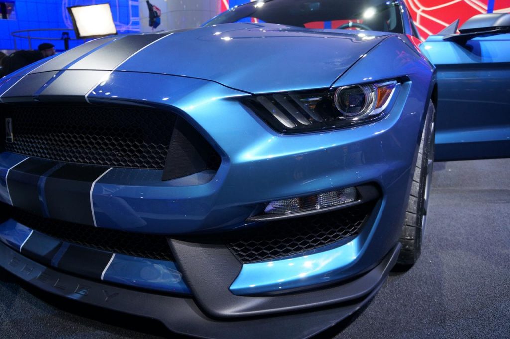 hd-dtroit_2015_live_ford_shelby_gt350r_mustang_1-3