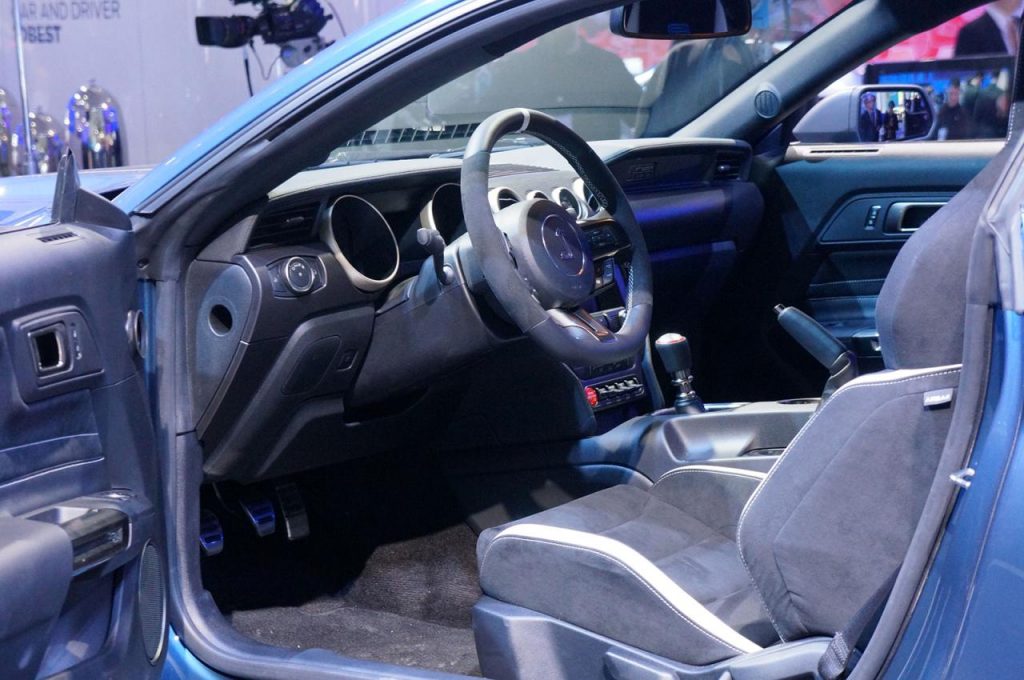 hd-dtroit_2015_live_ford_shelby_gt350r_mustang_1-4