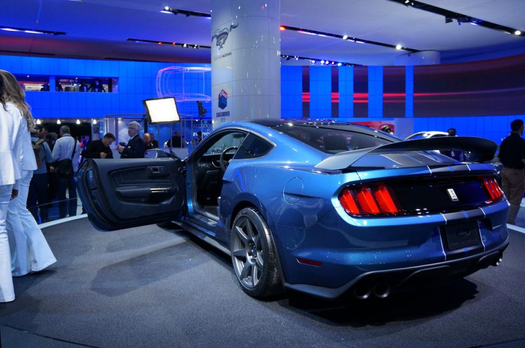 hd-dtroit_2015_live_ford_shelby_gt350r_mustang_1-5