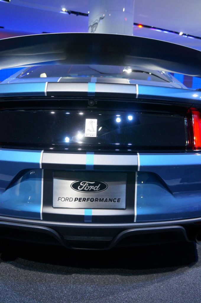 hd-dtroit_2015_live_ford_shelby_gt350r_mustang_1-6