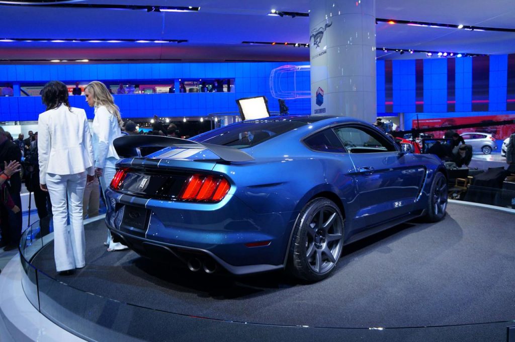 hd-dtroit_2015_live_ford_shelby_gt350r_mustang_1-8