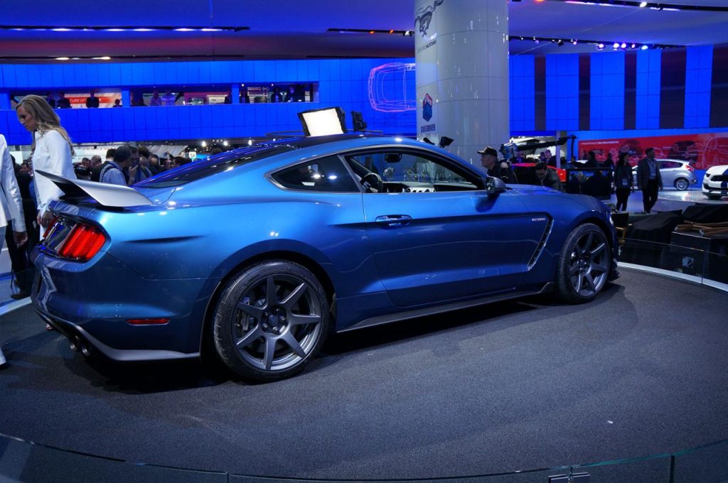 hd-dtroit_2015_live_ford_shelby_gt350r_mustang_1-9