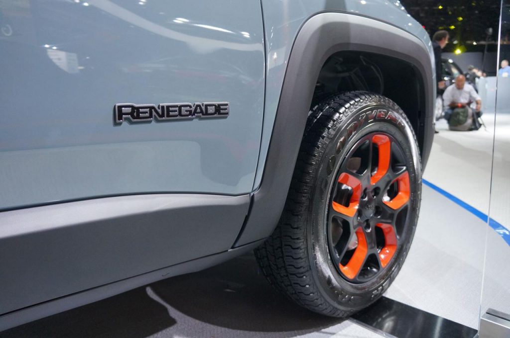 hd-dtroit_2015_live_jeep_renegade_mopar_1-11