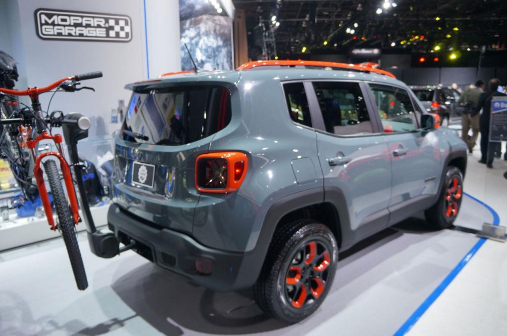 hd-dtroit_2015_live_jeep_renegade_mopar_1-12