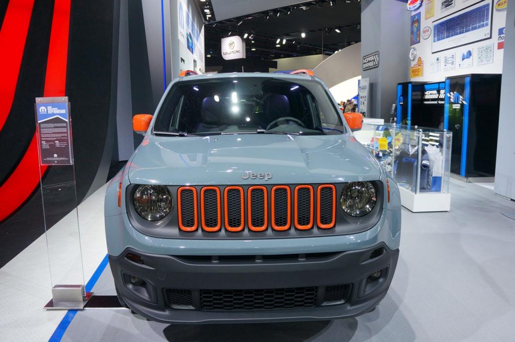 hd-dtroit_2015_live_jeep_renegade_mopar_1-14