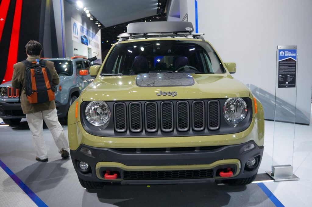 hd-dtroit_2015_live_jeep_renegade_mopar_1-2