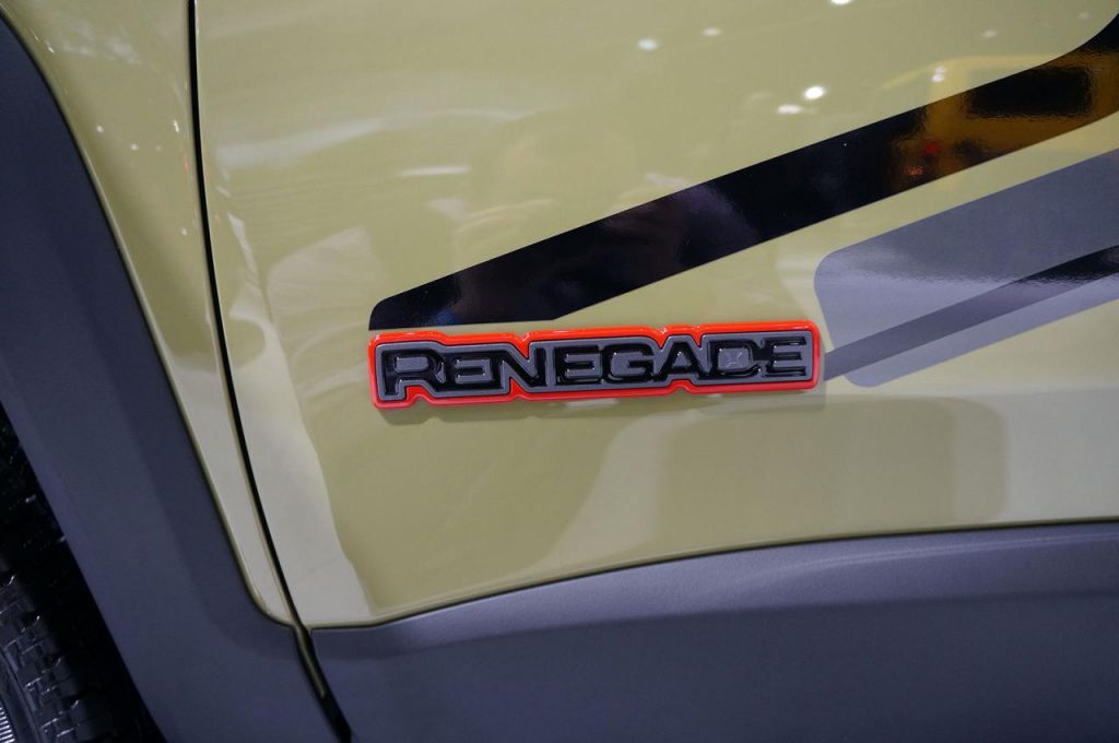 hd-dtroit_2015_live_jeep_renegade_mopar_1-3