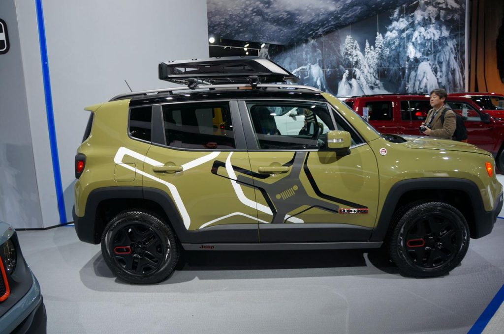 hd-dtroit_2015_live_jeep_renegade_mopar_1-4