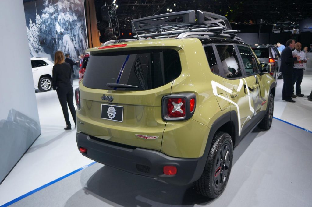 hd-dtroit_2015_live_jeep_renegade_mopar_1-8