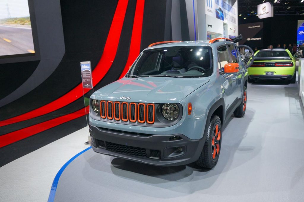 hd-dtroit_2015_live_jeep_renegade_mopar_1-9