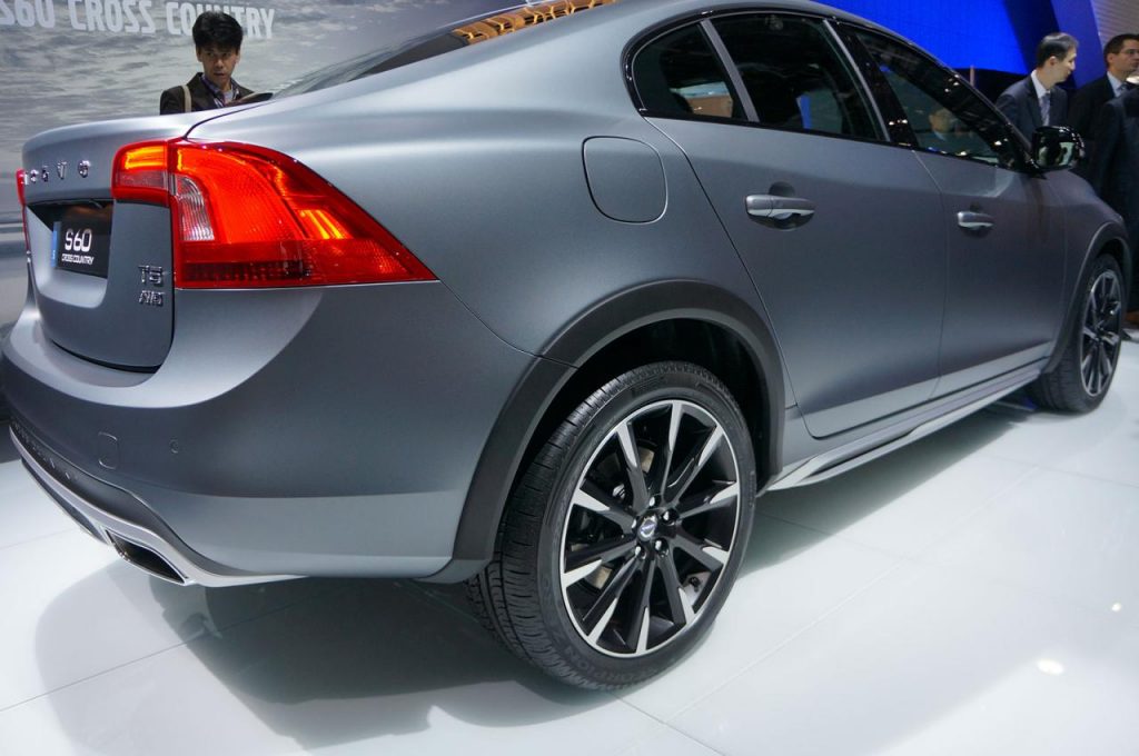 hd-dtroit_2015_live_volvo_s60_cross_country_1-1