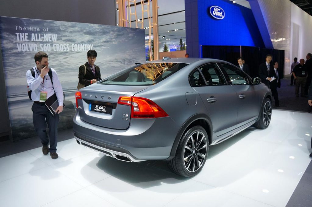 hd-dtroit_2015_live_volvo_s60_cross_country_1-2
