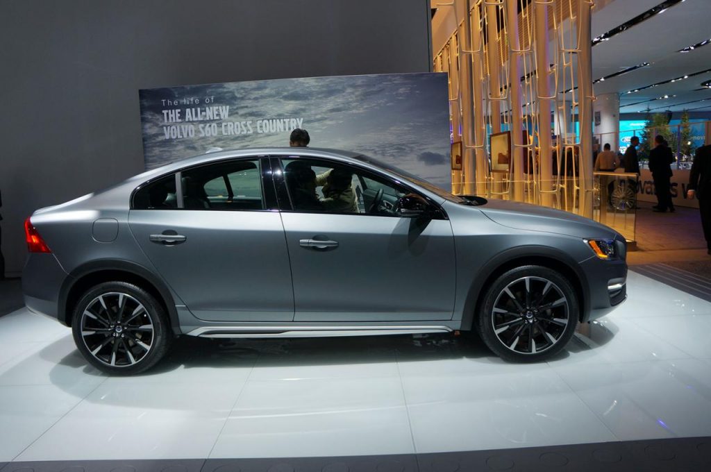 hd-dtroit_2015_live_volvo_s60_cross_country_1-3