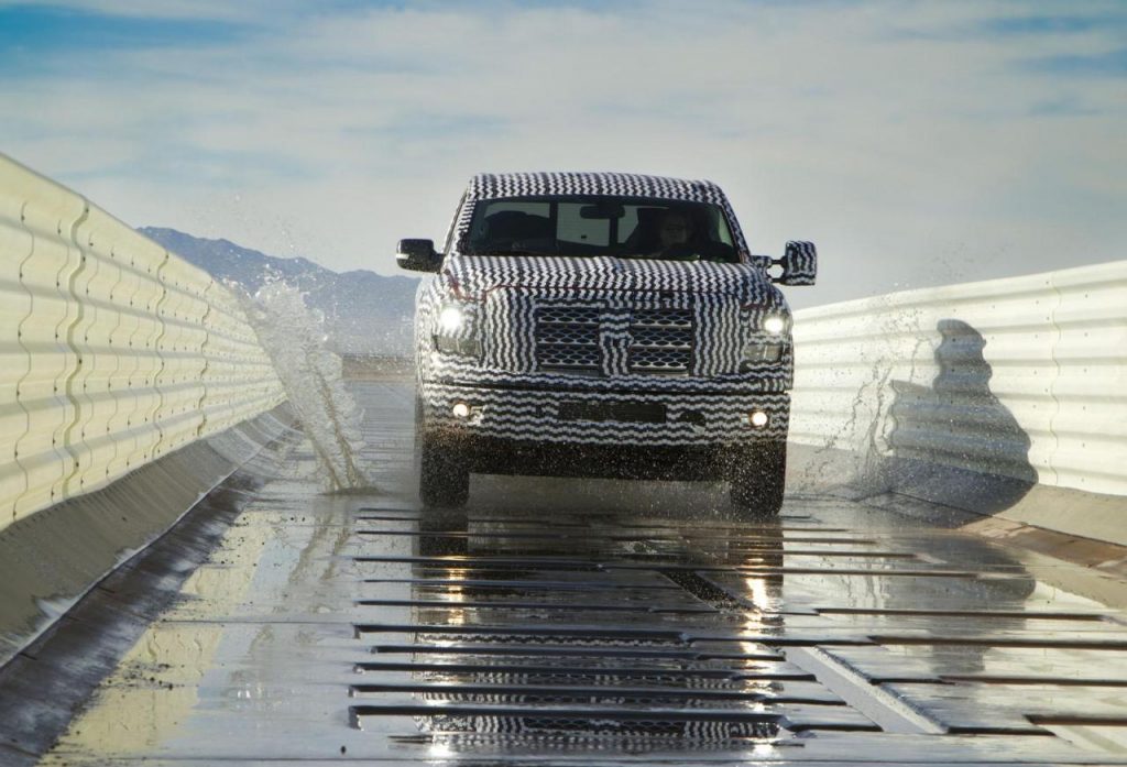 hd-dtroit_2015_nissan_titan_suite_du_teasing_1-3