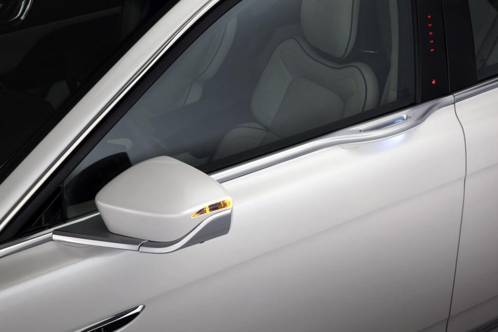 hd-dtroit_2016_lincoln_continental_1-4