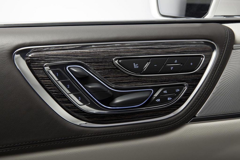 hd-dtroit_2016_lincoln_continental_1-5