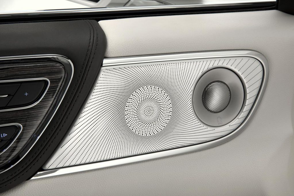 hd-dtroit_2016_lincoln_continental_1-6