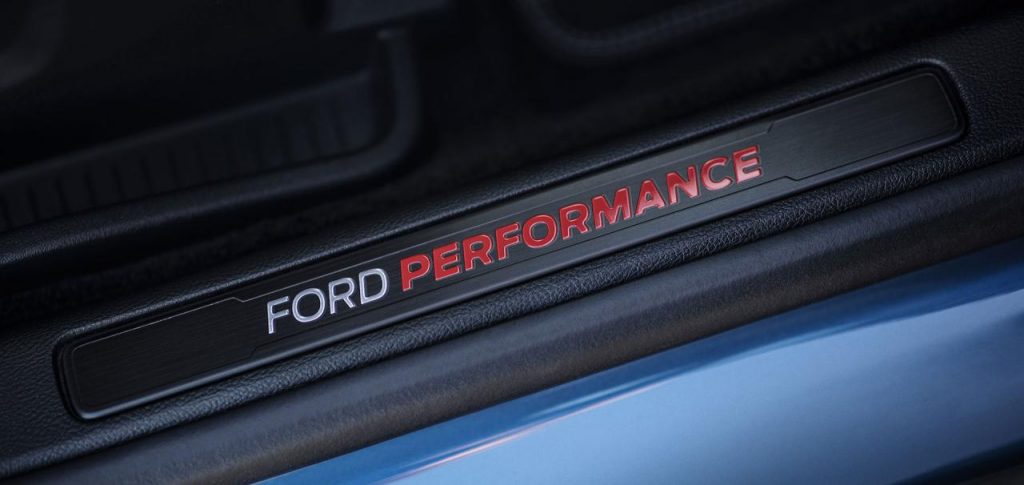 hd-dtroit_2018_ford_edge_st_et_edge_restyl_1-1