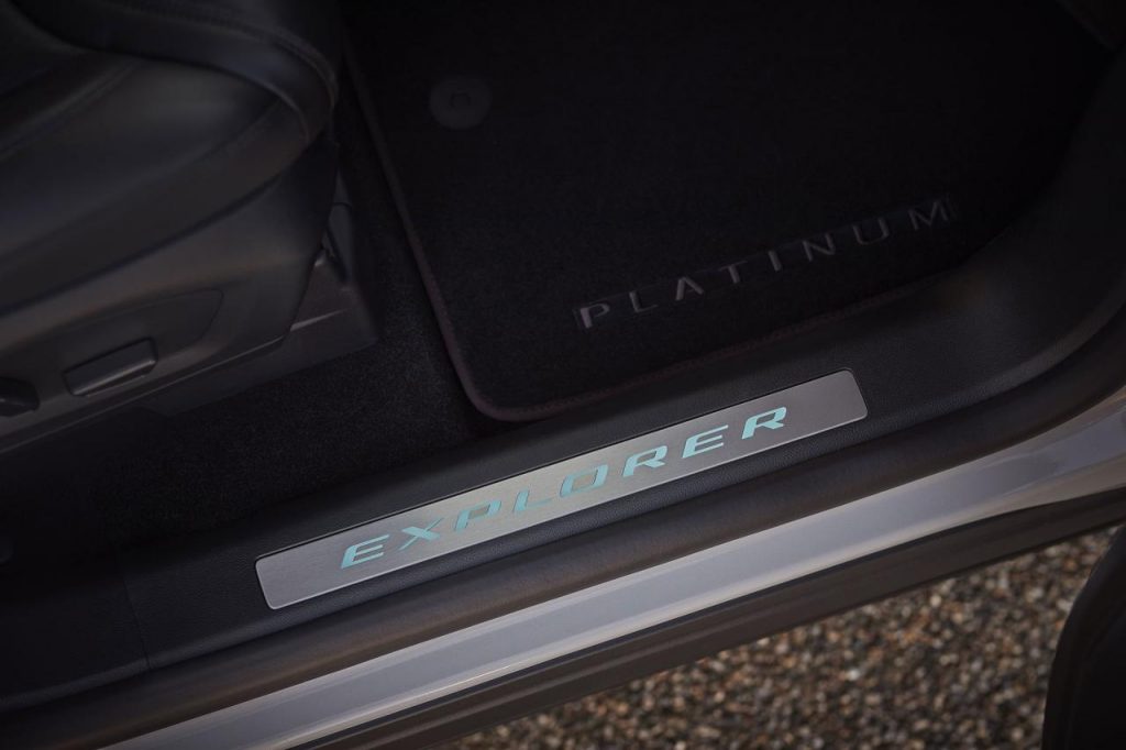 hd-dtroit_2019_ford_explorer_1-7