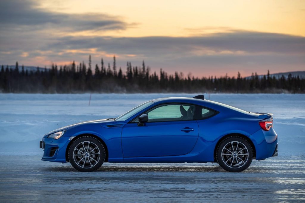 hd-essai_des_subaru_xv_et_brz_en_laponie_2-1