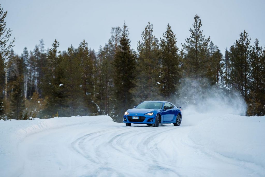 hd-essai_des_subaru_xv_et_brz_en_laponie_2-3
