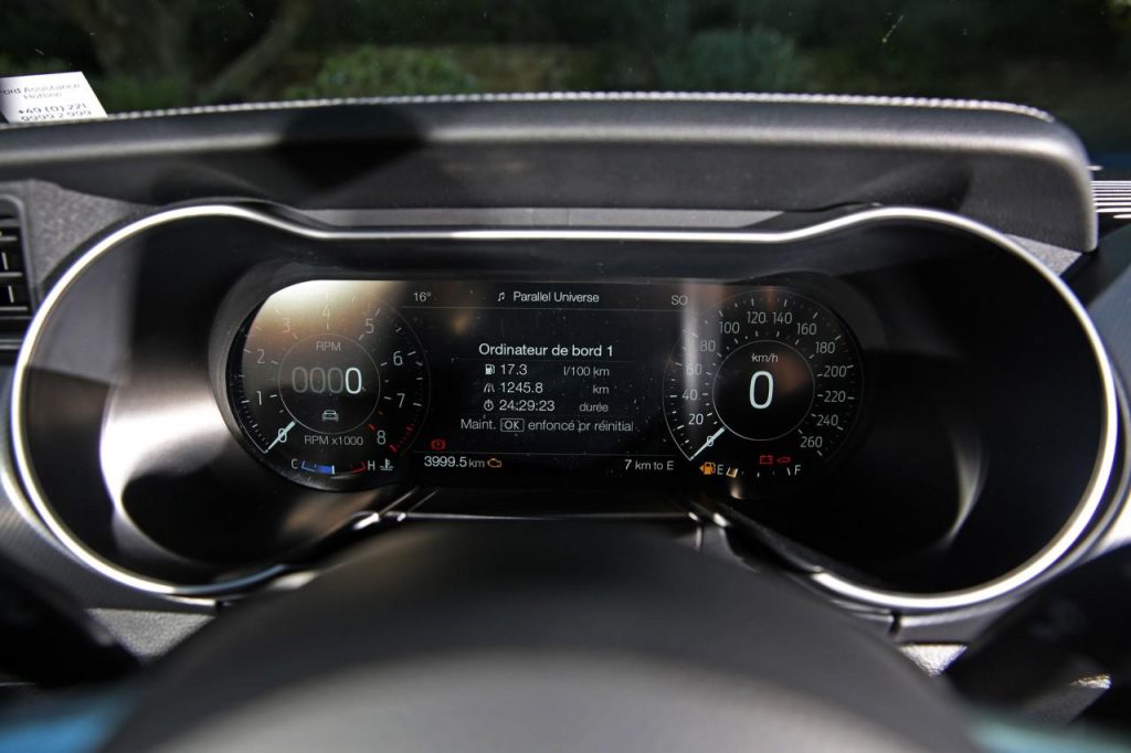 hd-essai_ford_mustang_gt_burn_in_usa_1-12