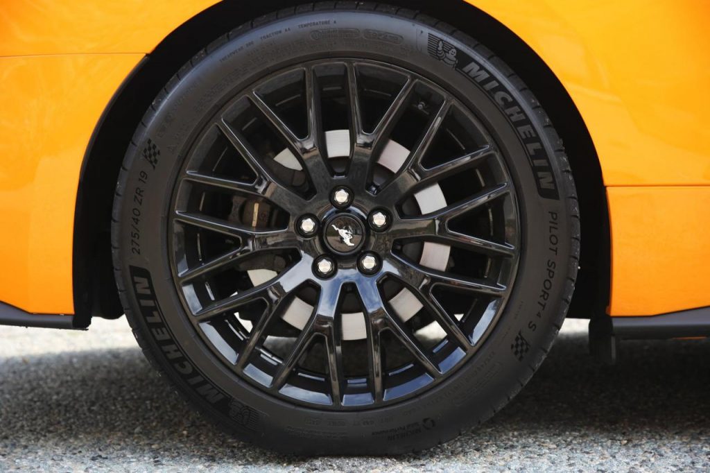 hd-essai_ford_mustang_gt_burn_in_usa_1-16